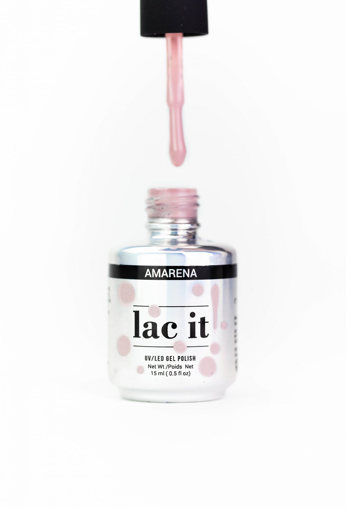 Ce vernis gel professionnel, disponible en plusieurs teintes tendances, s’applique facilement et assure une couleur intense sans écaillage jusqu’à 3 semaines. AMARENA