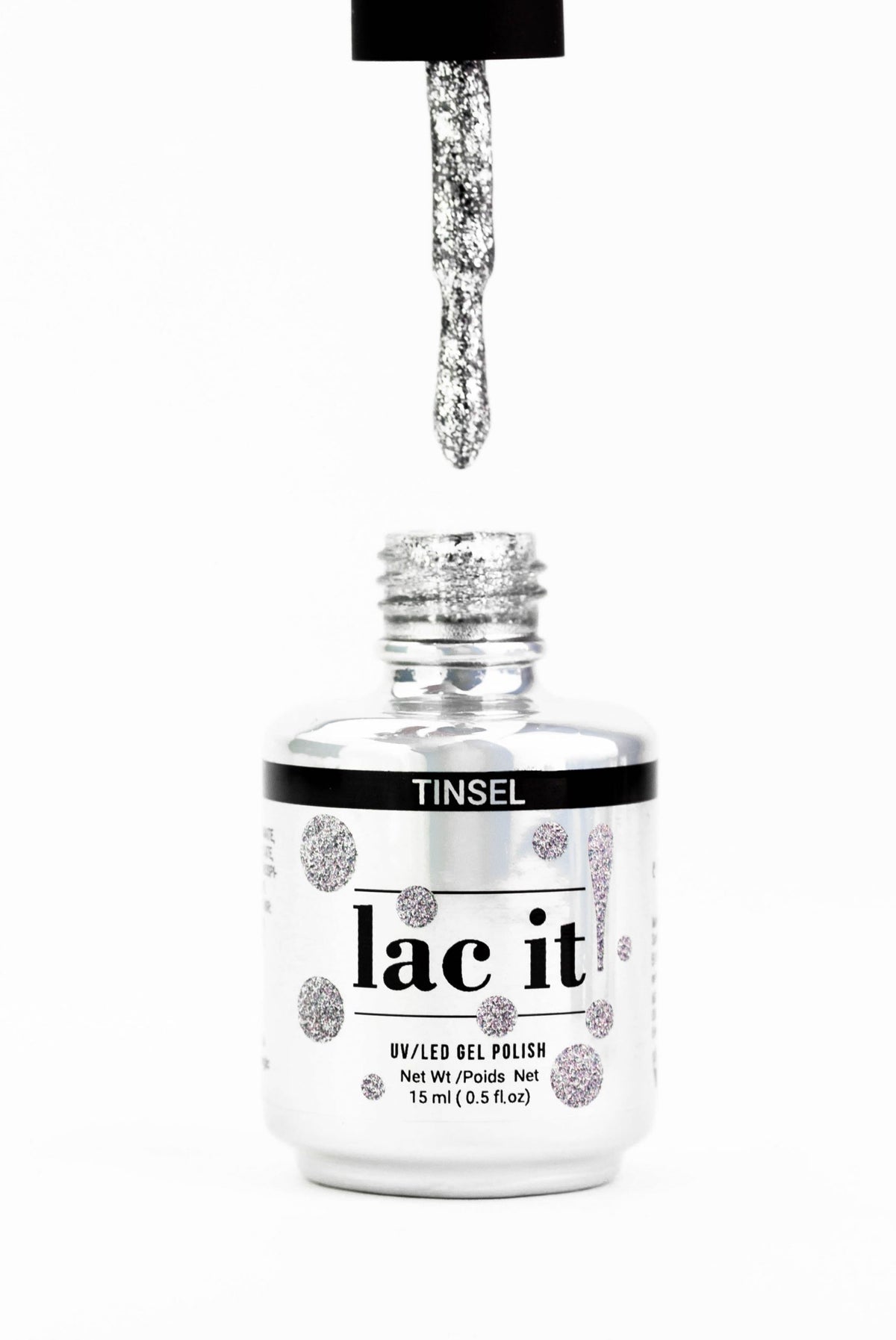 Ce vernis gel professionnel, disponible en plusieurs teintes tendances, s’applique facilement et assure une couleur intense sans écaillage jusqu’à 3 semaines. TINSEL