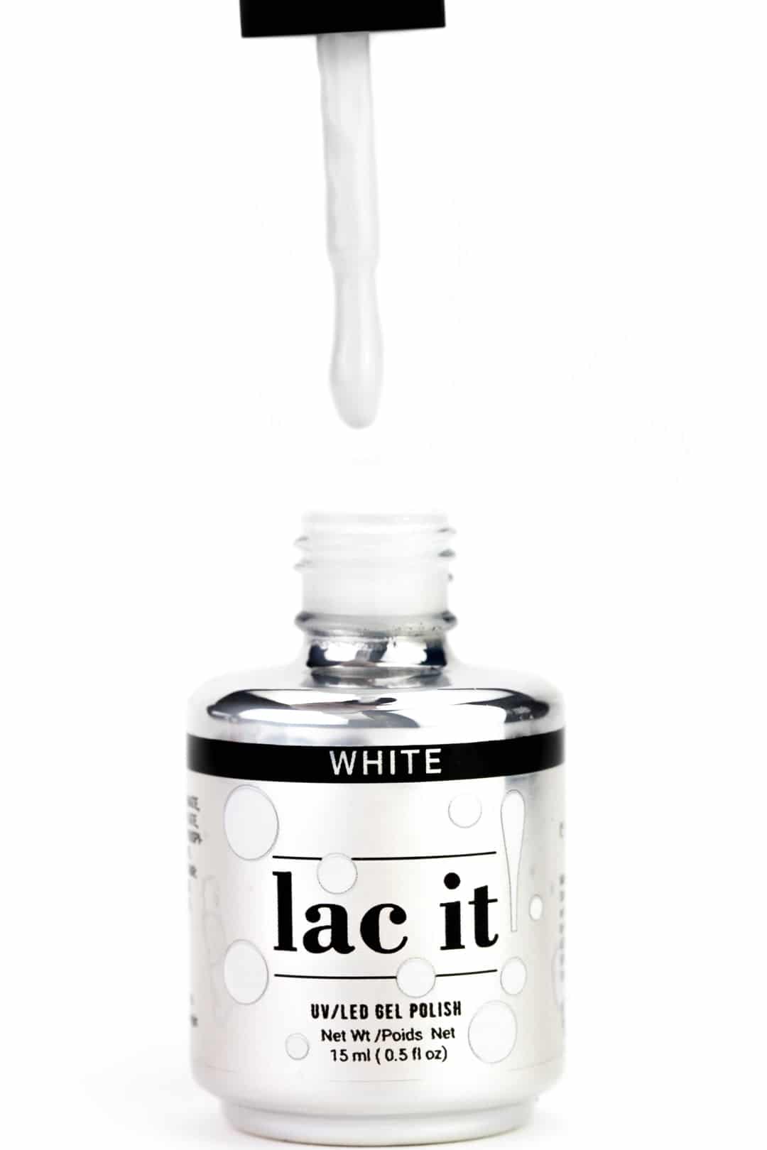Ce vernis gel professionnel, disponible en plusieurs teintes tendances, s’applique facilement et assure une couleur intense sans écaillage jusqu’à 3 semaines. WHITE